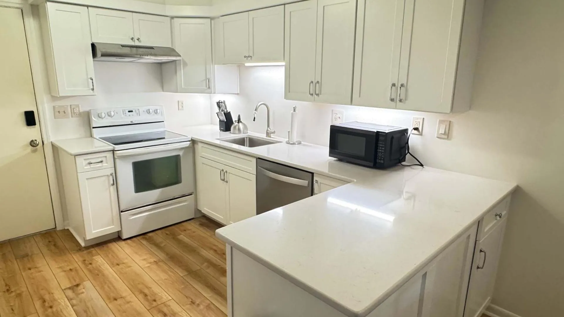 Walk To Folly Field 2 Bed 2 Bath Golf View