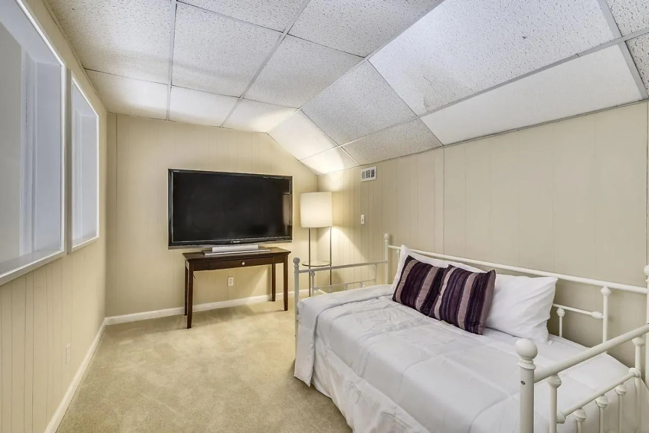 Holiday home Queens Grant 657