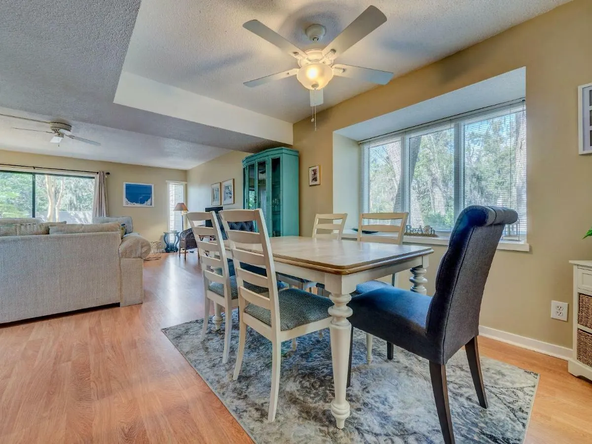 Sailmaster 37, 2 Bedrooms, Sleeps 6, Pool, Patio *