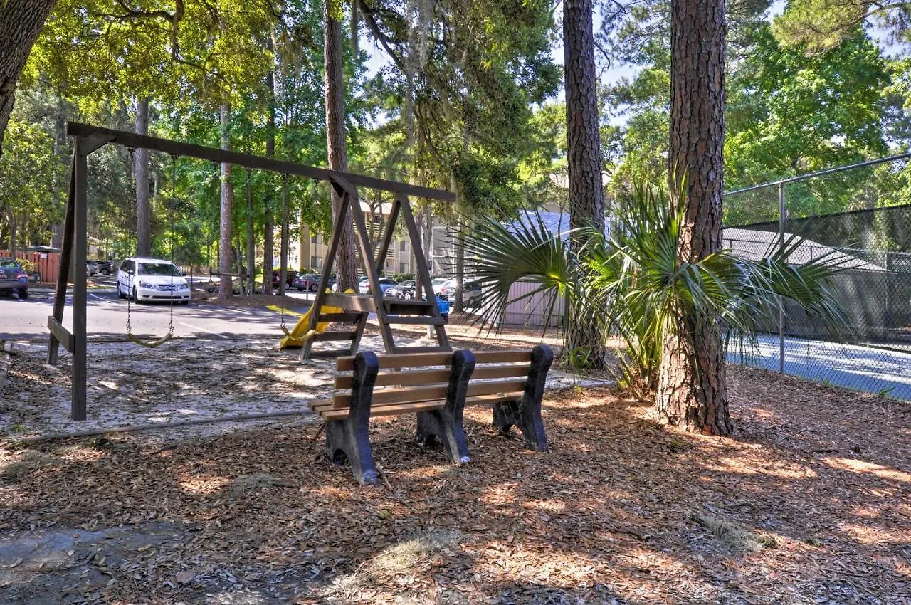 Resort-style Hilton Head - Walk To Beach! Apartment Hilton Head Island