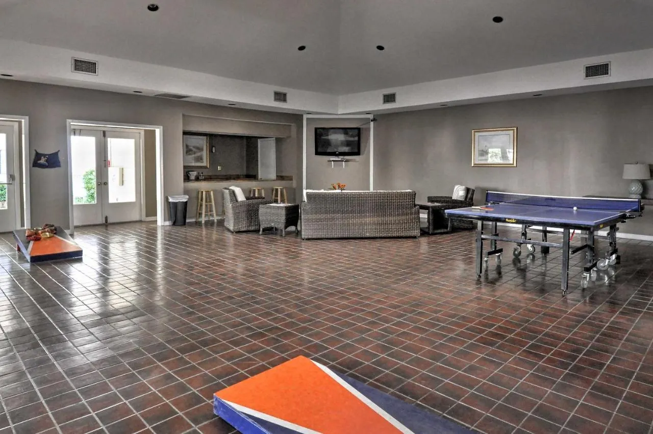 Resort-style Hilton Head - Walk To Beach! Apartment