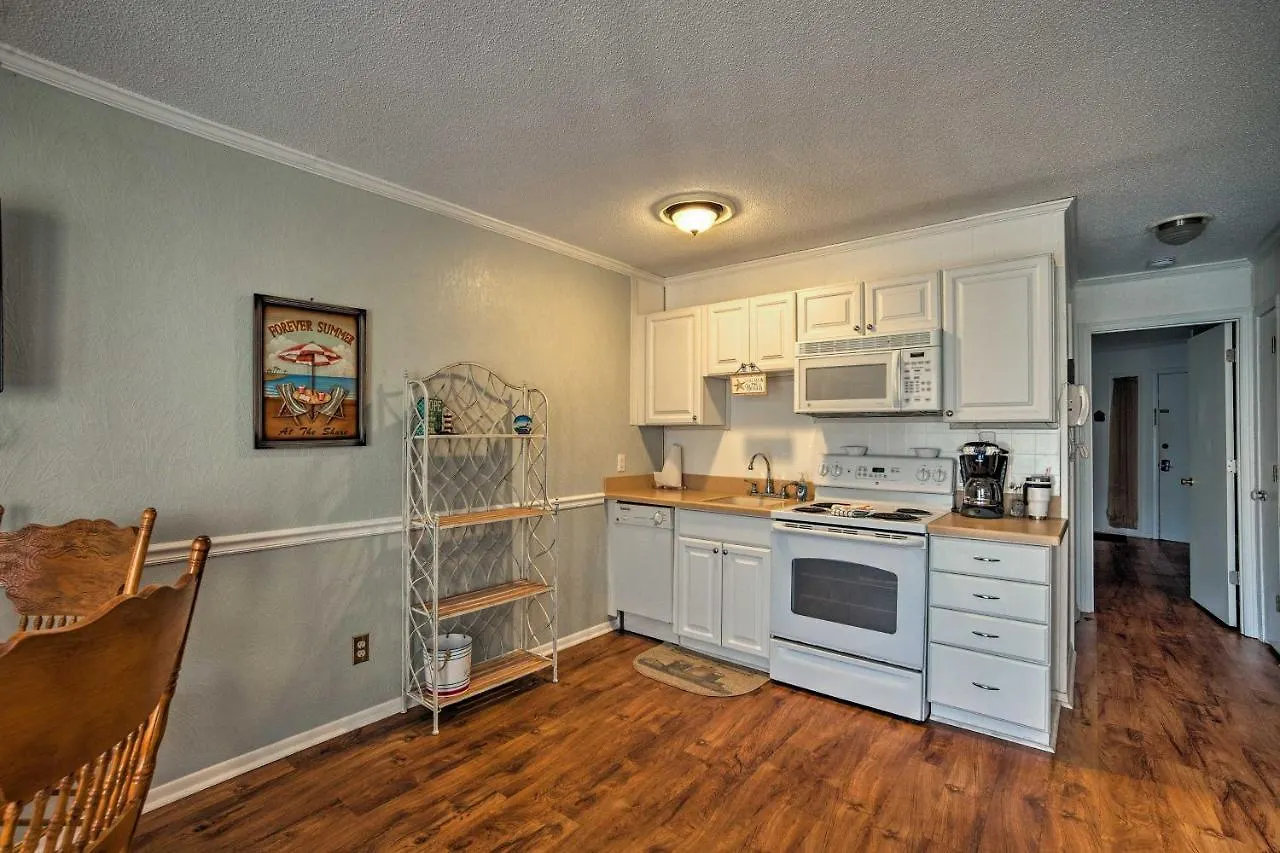 Coastal With Amenities - Steps To Beach! Apartamento *