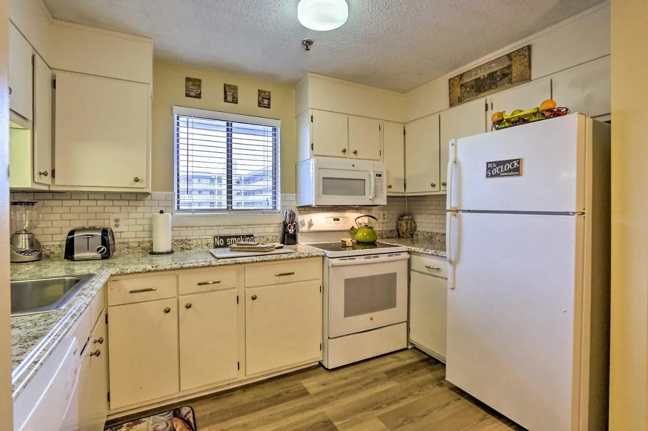 Hilton Head With Amenities Walk To Beach!
