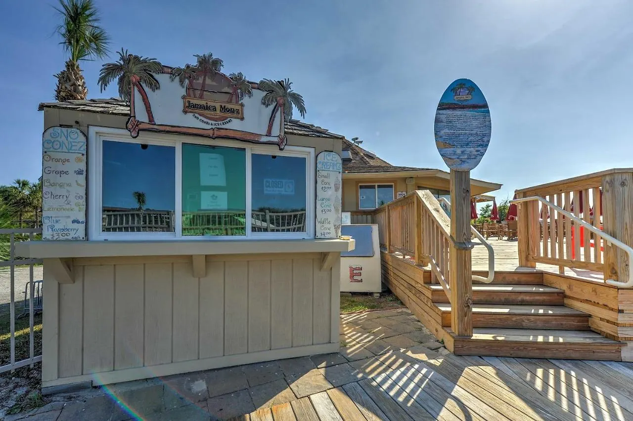 Hilton Head Family With Community Pool And Bikes