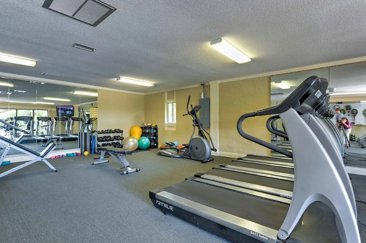 公寓 Hilton Head With Pool, And Dining
