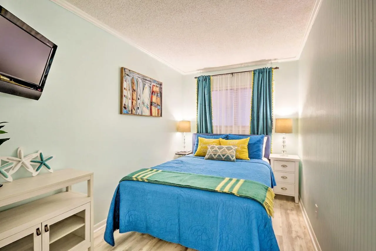 Ocean-view Pool, Beach! Apartment Hilton Head Island