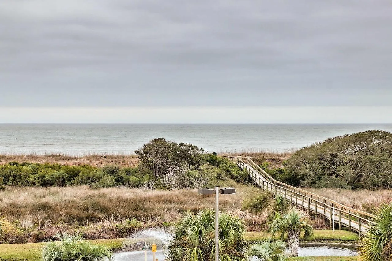 Ocean-view Pool, Beach! Apartment Hilton Head Island