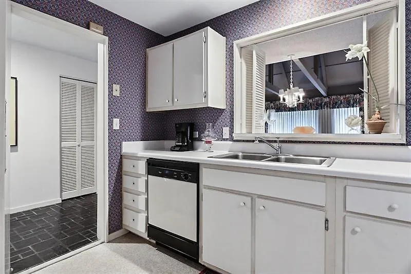Apartment Queens Grant - Two Bedroom - 529 *