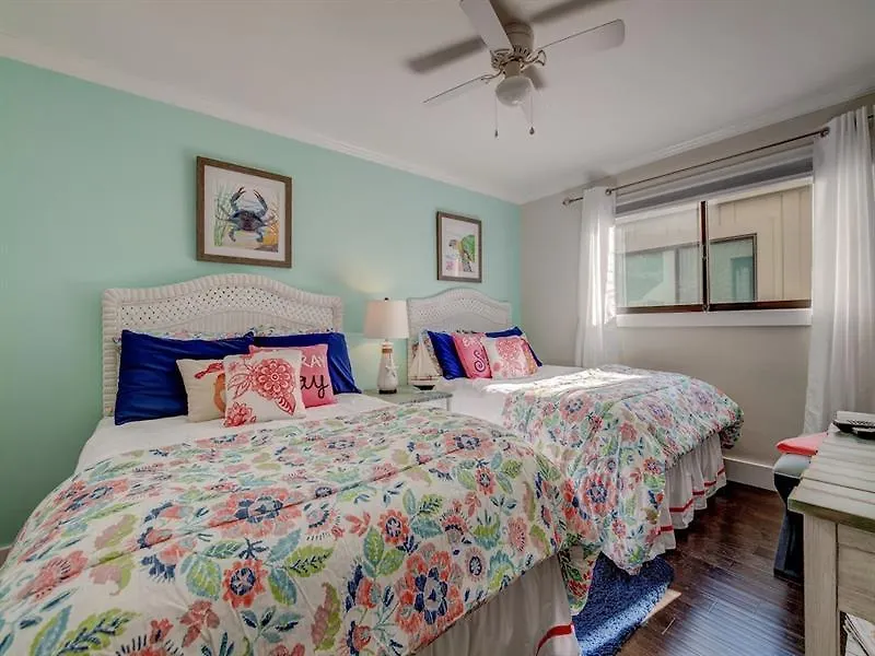 Queens Grant - Two Bedroom - 529 Apartment