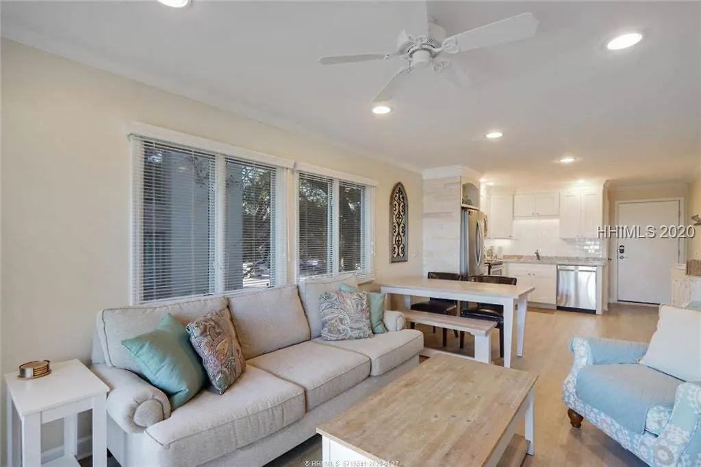Villa Oceanfront Retreat: Beachside Luxury At Coligny *