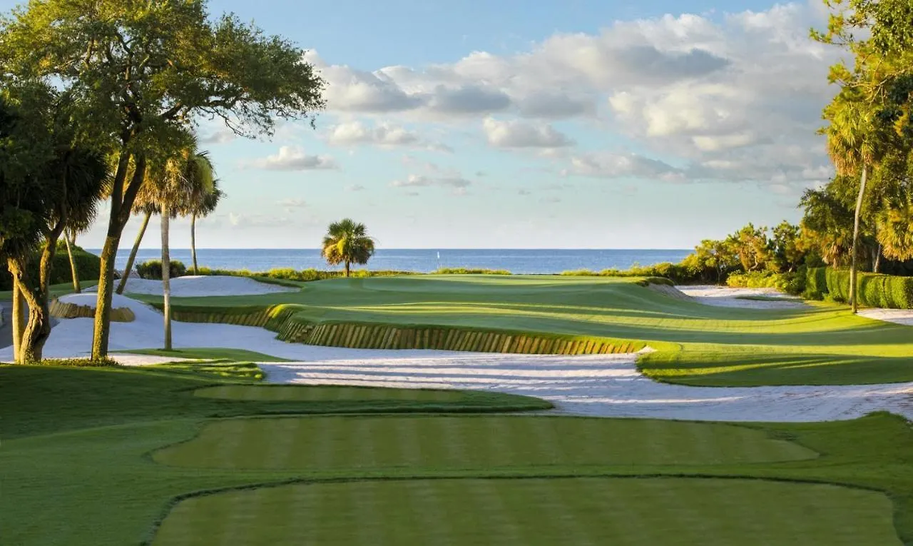 Oceanfront Retreat: Beachside Luxury At Coligny Villa