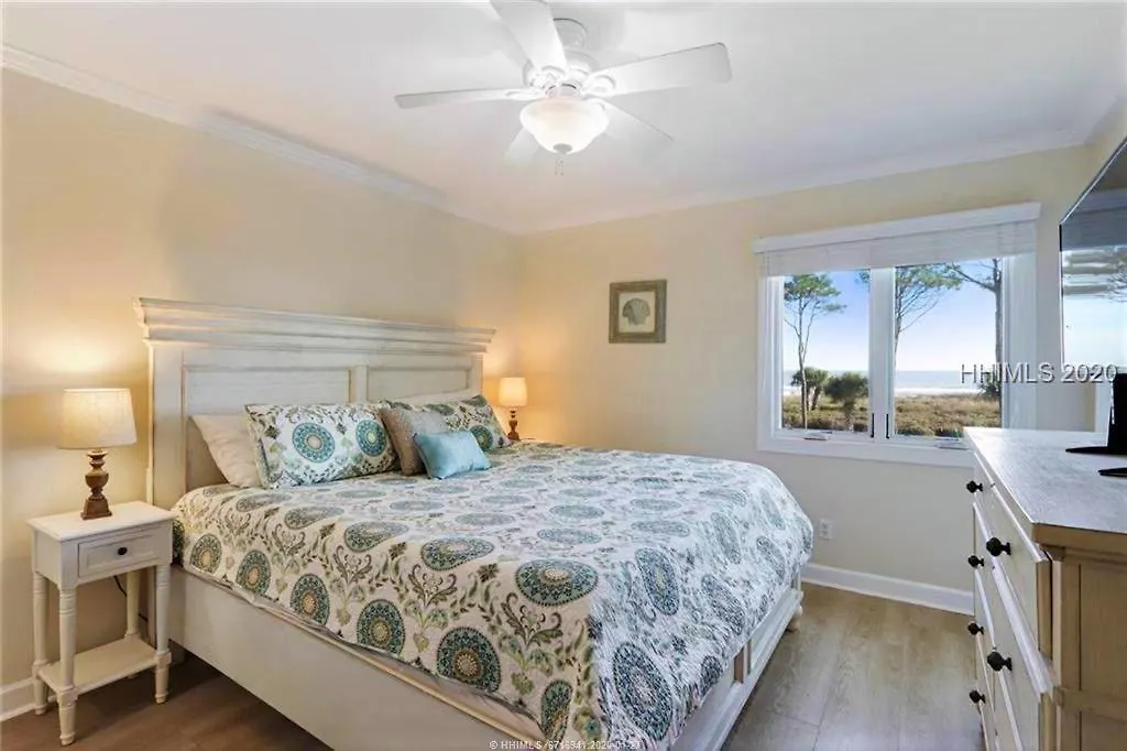 Oceanfront Retreat: Beachside Luxury At Coligny Villa *