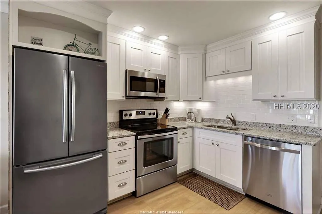 Villa Oceanfront Retreat: Beachside Luxury At Coligny *
