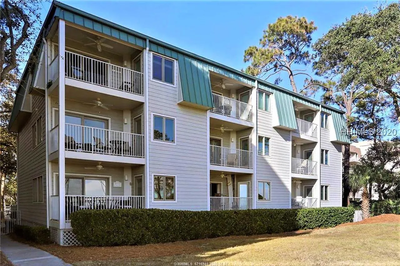 Oceanfront Retreat: Beachside Luxury At Coligny