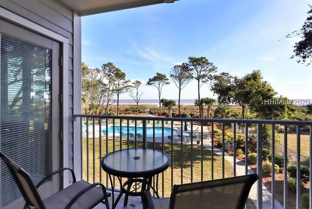 Oceanfront Retreat: Beachside Luxury At Coligny