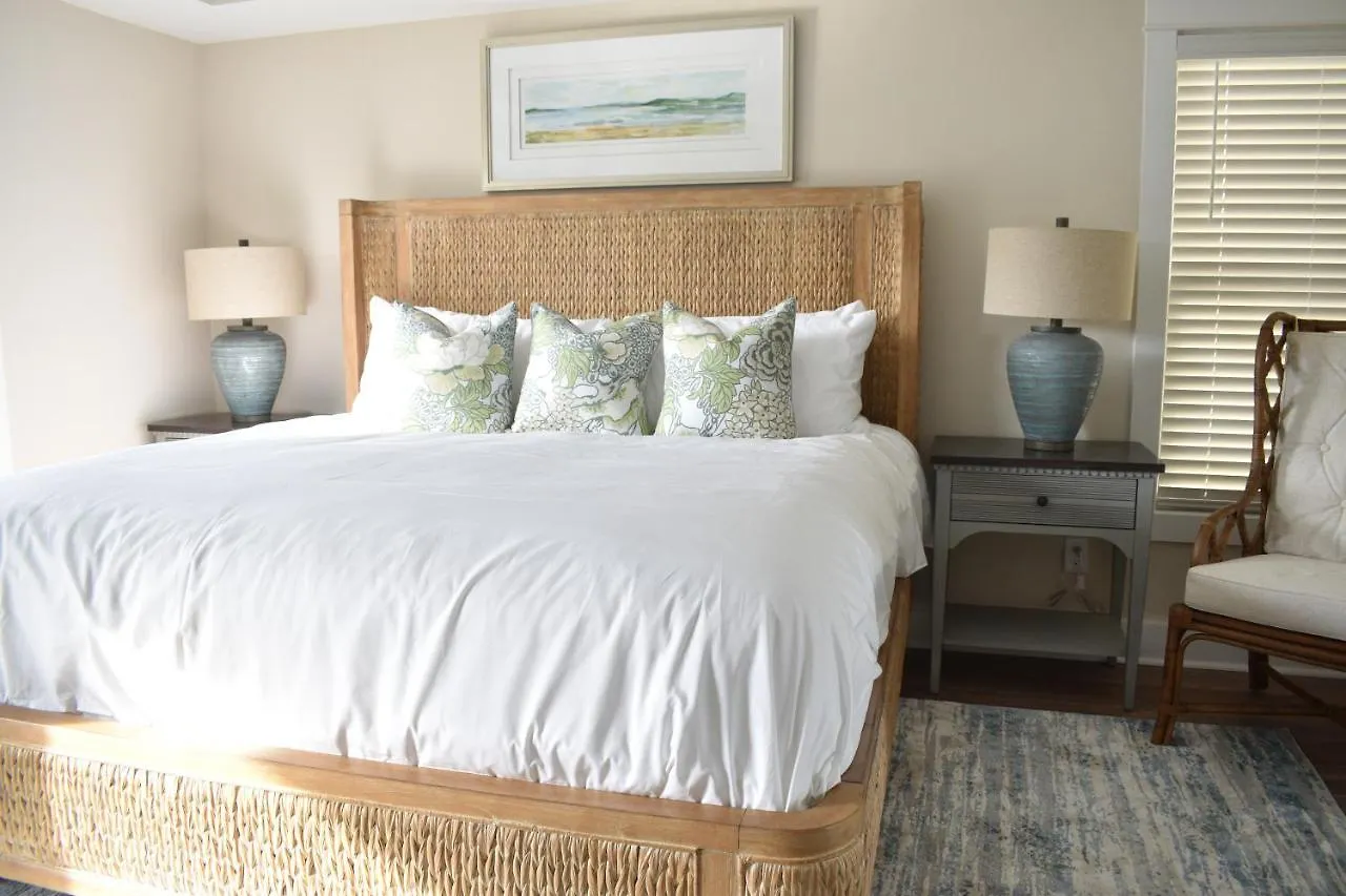 New! Heated Pool, House, Elevator, Walk To The Beach! Holiday home
