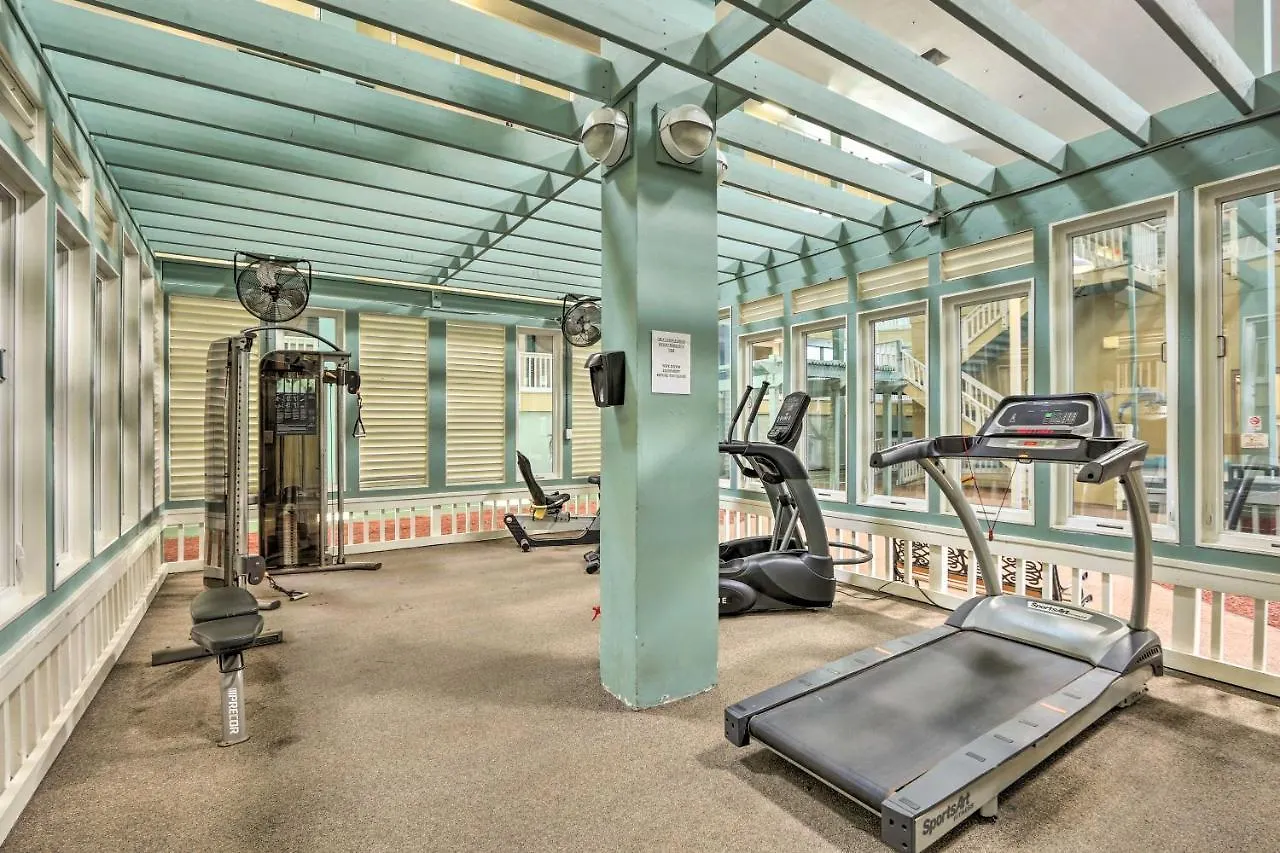 With Pool And Tennis Less Than 1 Mile To Beach! Apartment *