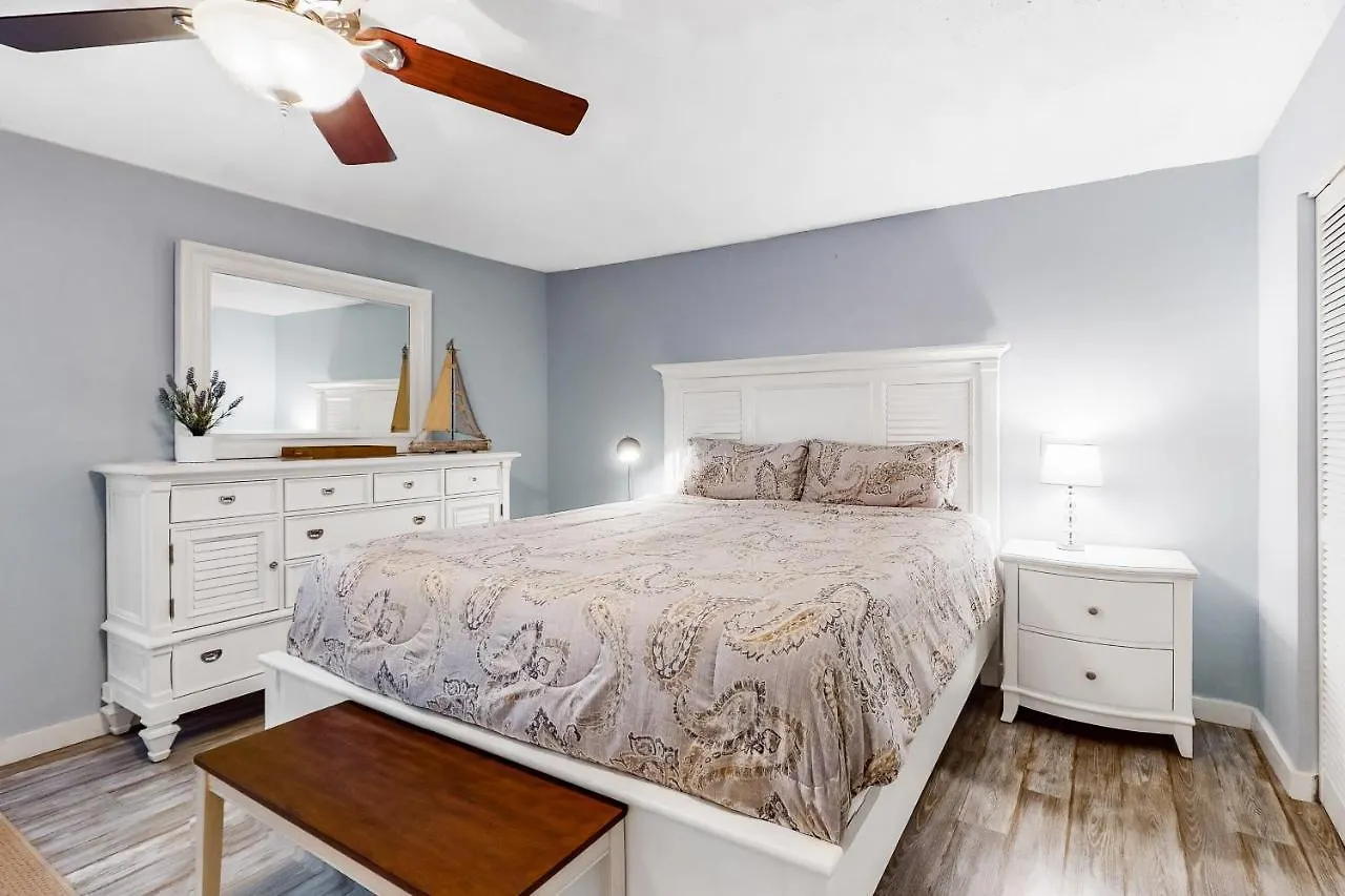Apartment Queens Grant 736