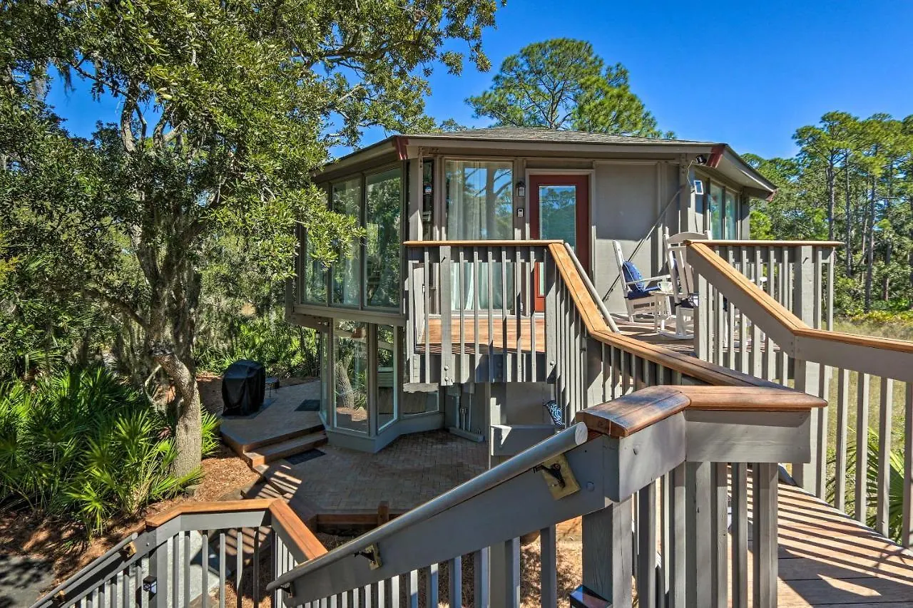 Holiday home Airy Treehouse With Bikes Walk To Harbour Town! *
