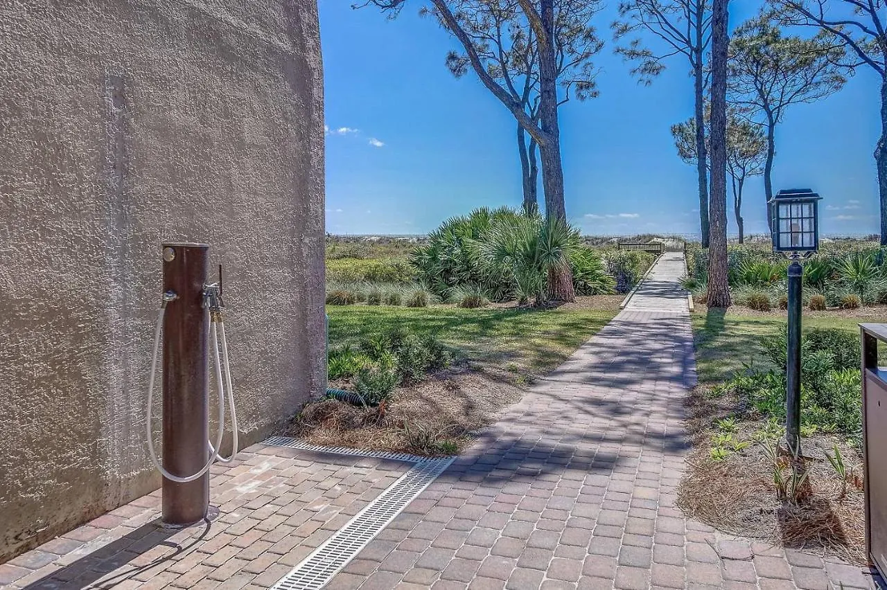 Ocean Villas Deluxe - Oceanfront - Steps To Beach - Great Location - Heated Pool April * Hilton Head Island