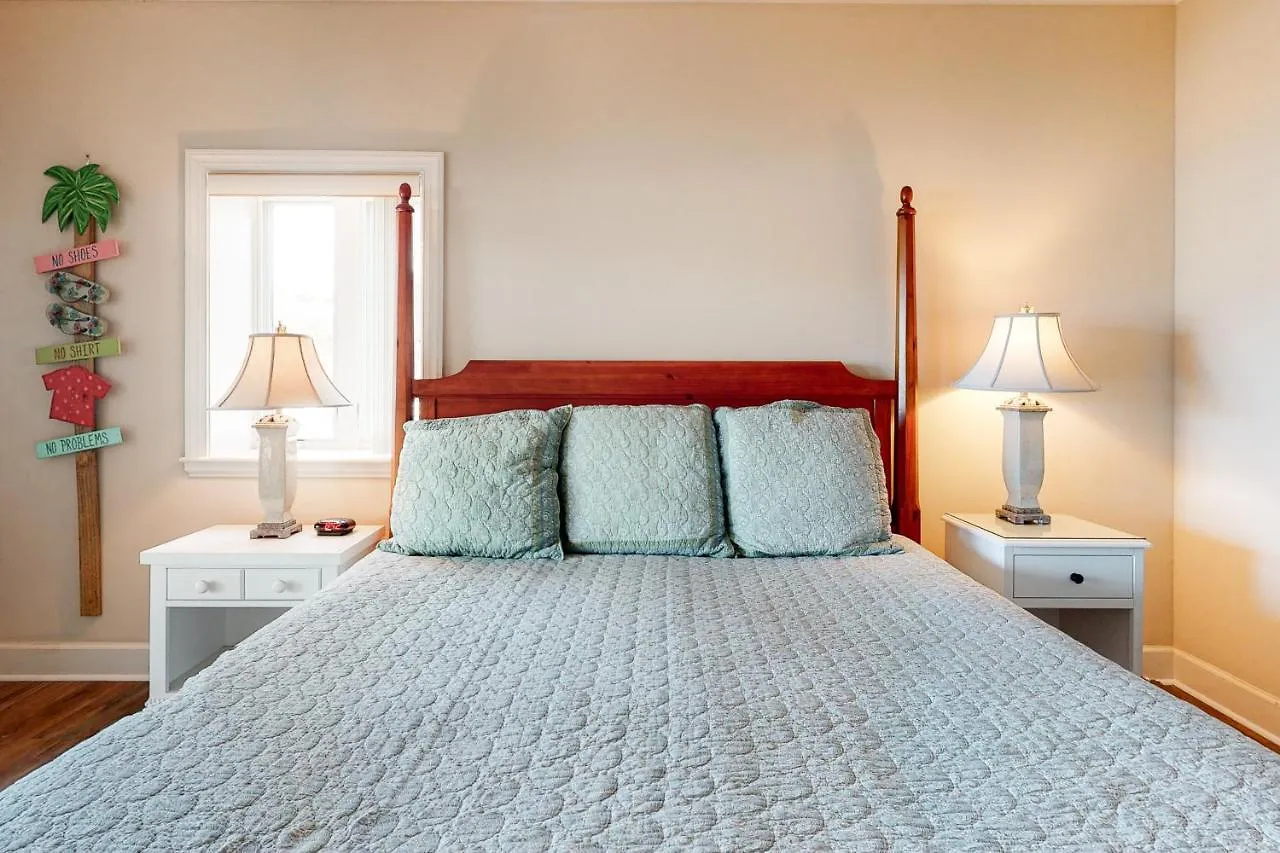 Mainsail Apartment