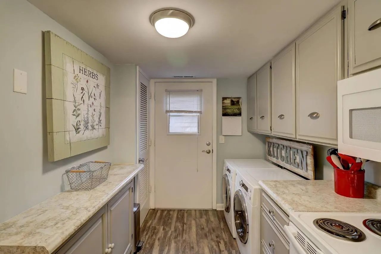 Ocean Villas Deluxe - Oceanfront - Steps To Beach - Great Location - Heated Pool April *