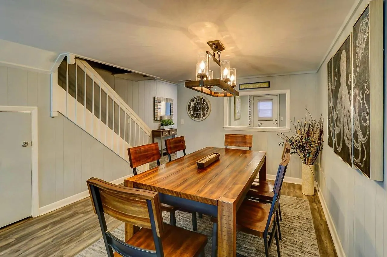 Ocean Villas Deluxe - Oceanfront - Steps To Beach - Great Location - Heated Pool April