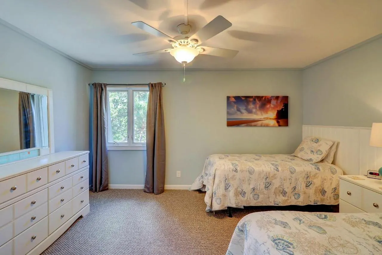 Ocean Villas Deluxe - Oceanfront - Steps To Beach - Great Location - Heated Pool April
