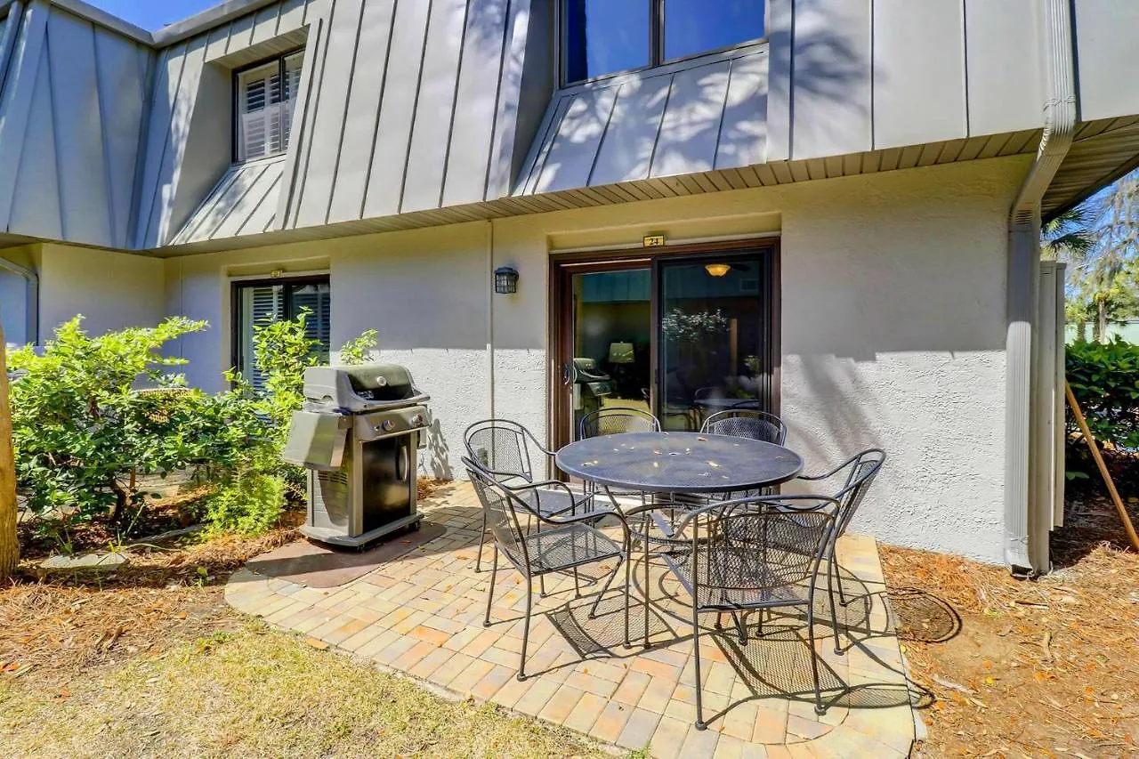 Ocean Villas Deluxe - Oceanfront - Steps To Beach - Great Location - Heated Pool April Villa Hilton Head Island