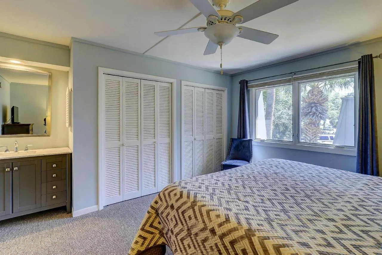Villa Ocean Villas Deluxe - Oceanfront - Steps To Beach - Great Location - Heated Pool April Hilton Head Island