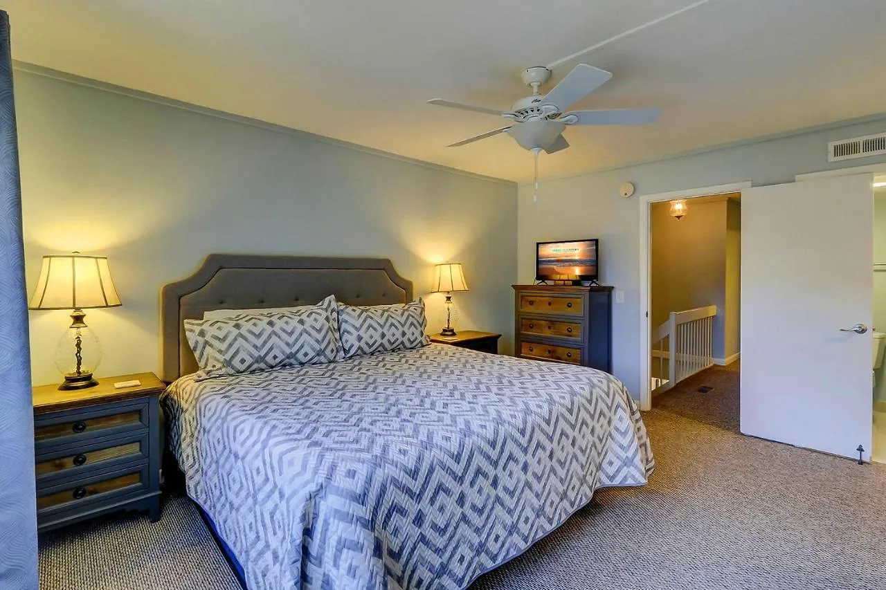 Villa Ocean Villas Deluxe - Oceanfront - Steps To Beach - Great Location - Heated Pool April Hilton Head Island