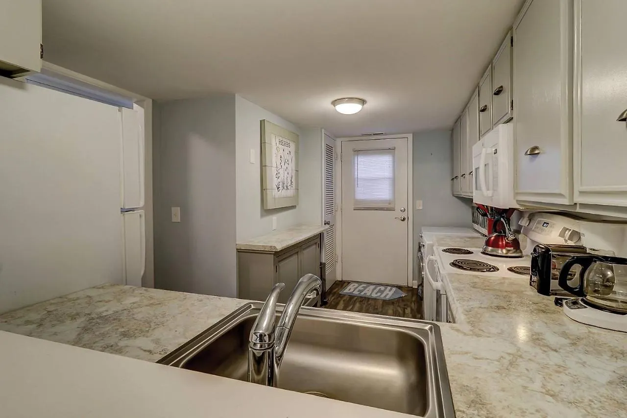 Ocean Villas Deluxe - Oceanfront - Steps To Beach - Great Location - Heated Pool April Hilton Head Island