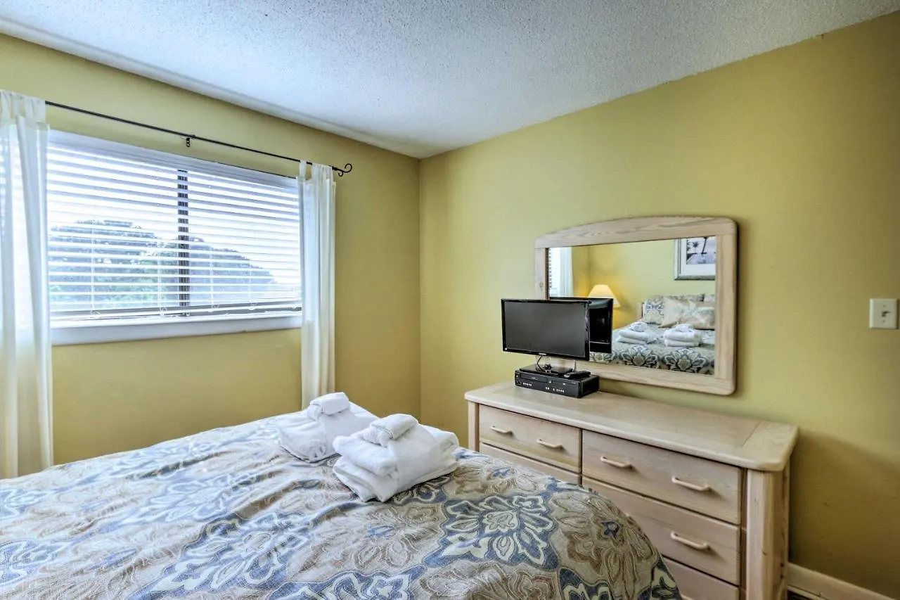 Coastal Hilton Head With Pool Access! Apartment