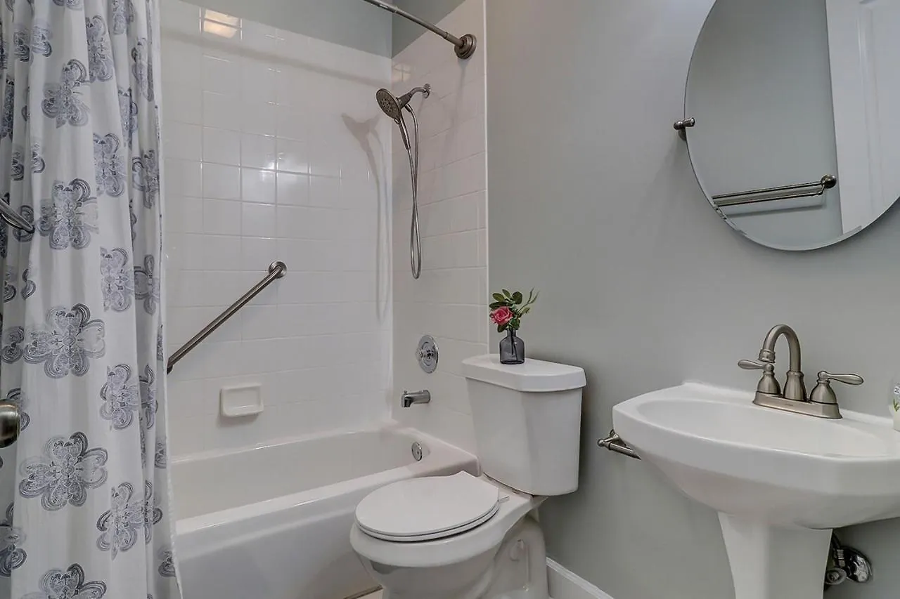 Links 14b Apartment