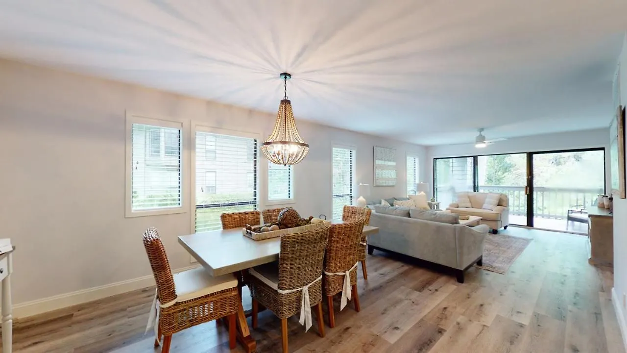 7805 Centre Court Villa *