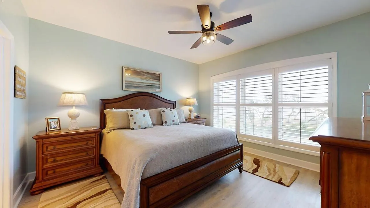 Villa 5402 Hampton Place South
