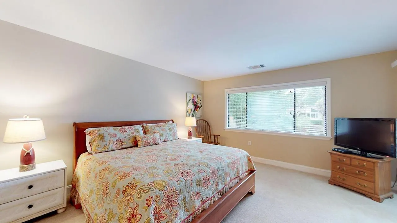 495 Captains Cove Vila *