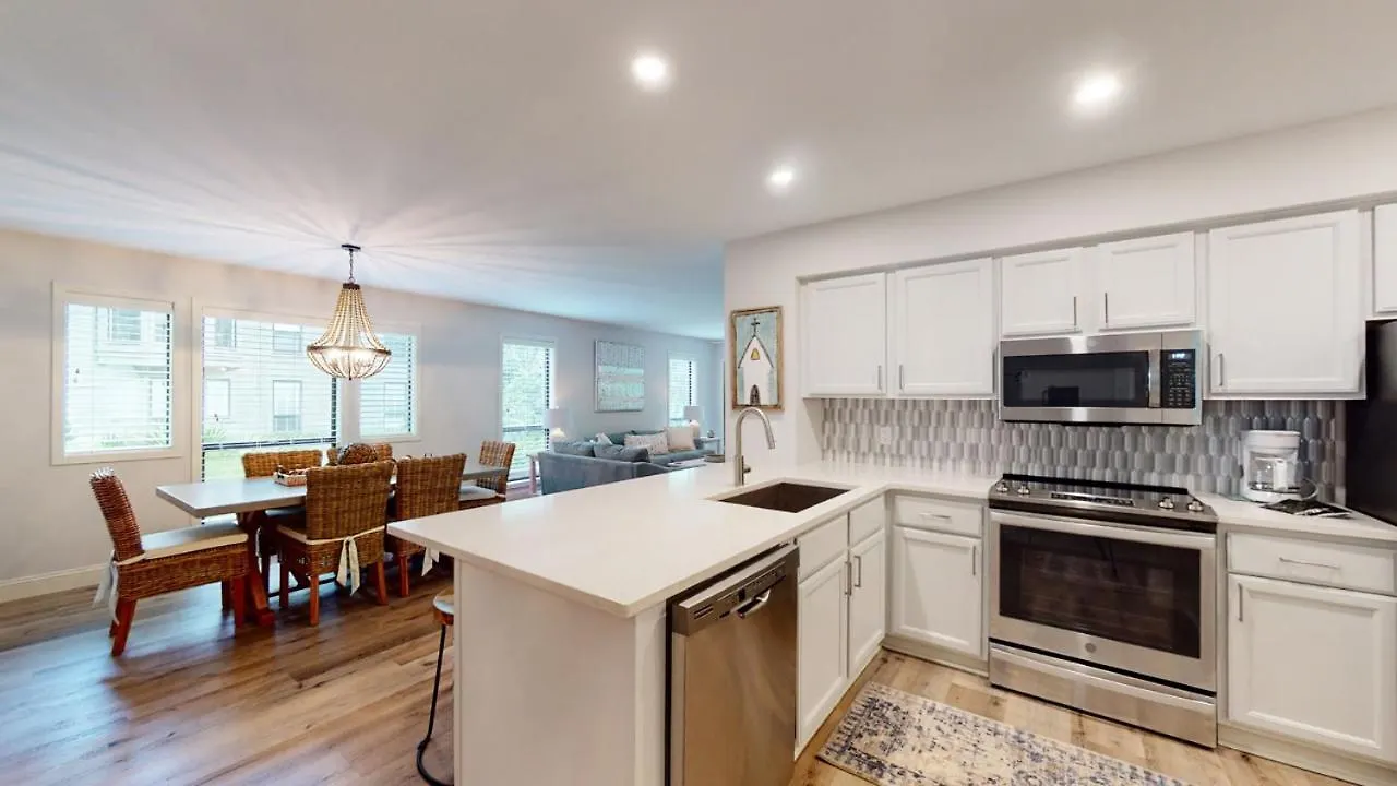 7805 Centre Court Villa *