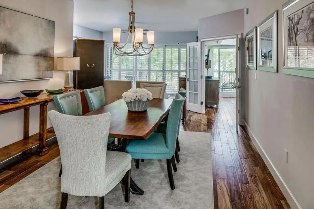 402 Barrington Arms Villa