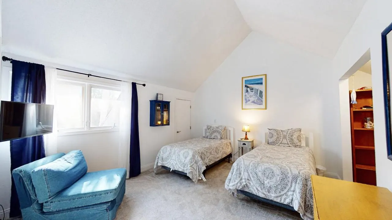 729 Queens Grant *