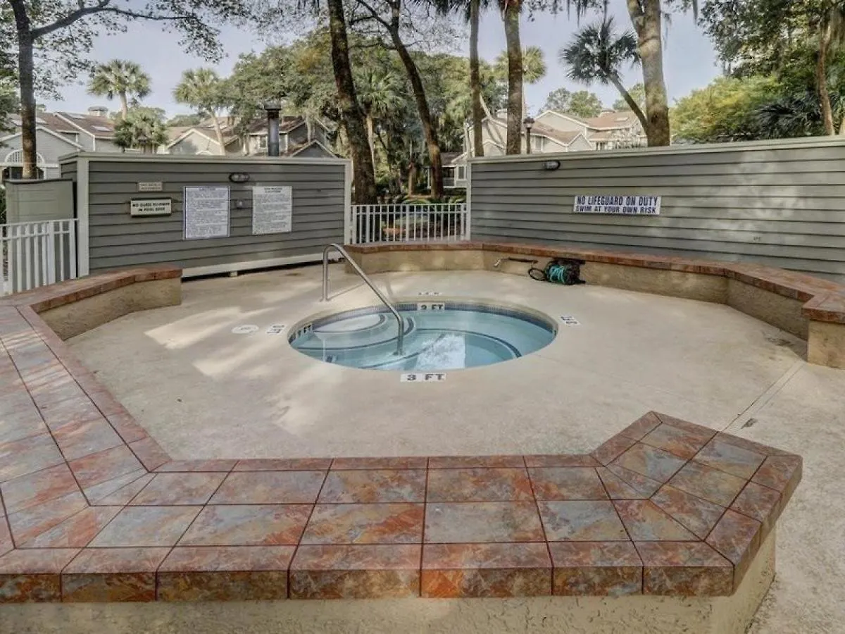 7611 Huntington Villa