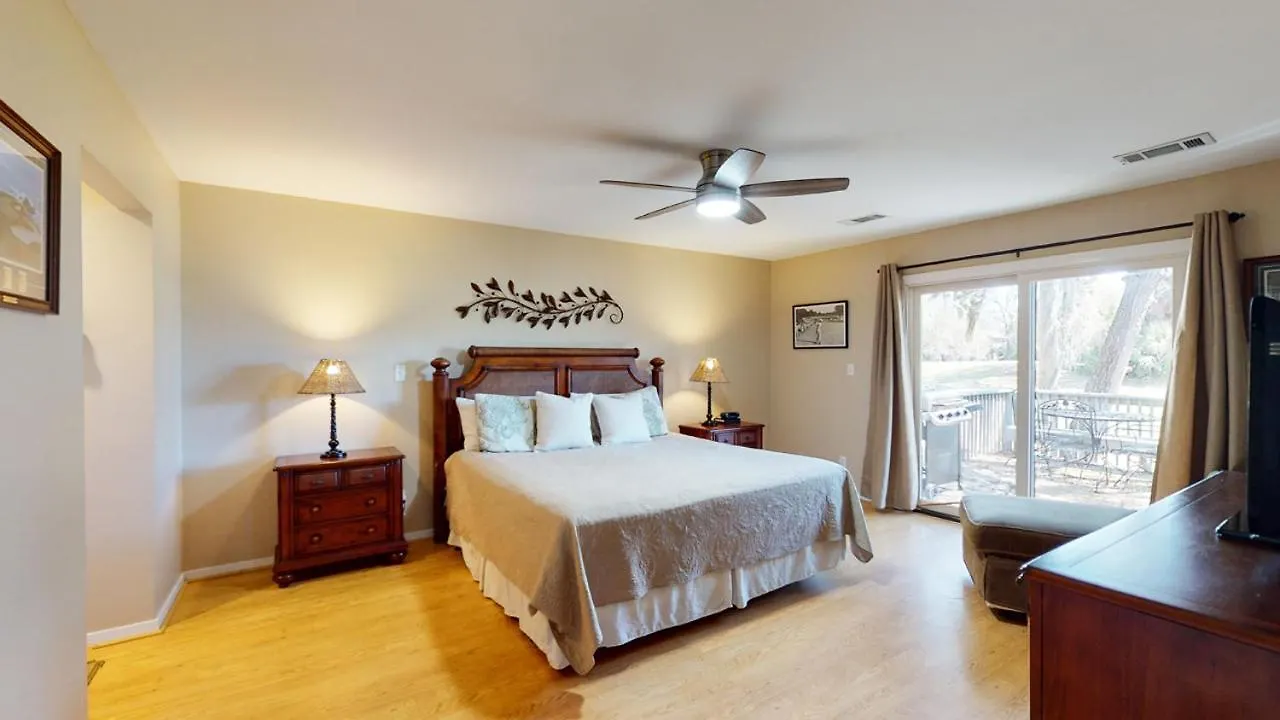 704 Queens Grant