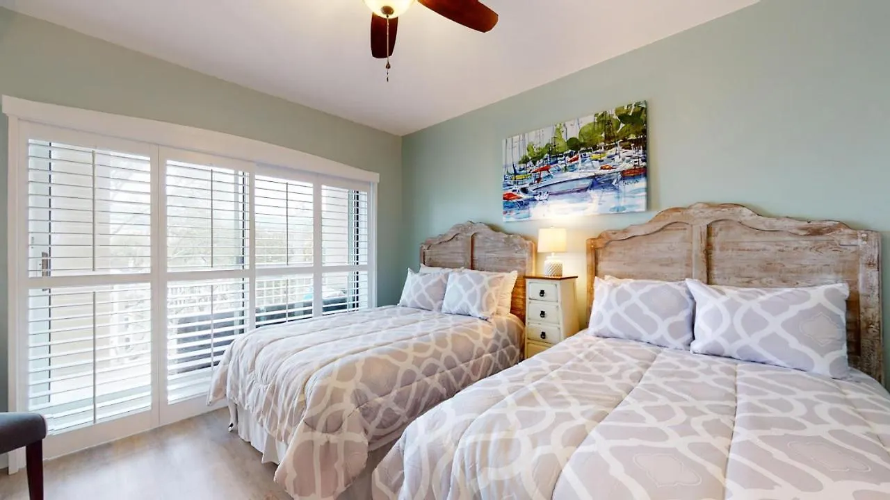 5402 Hampton Place South *