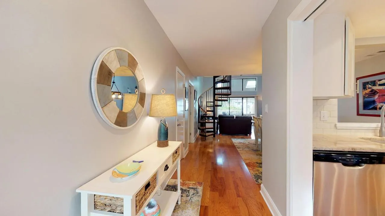495 Captains Cove Vila *