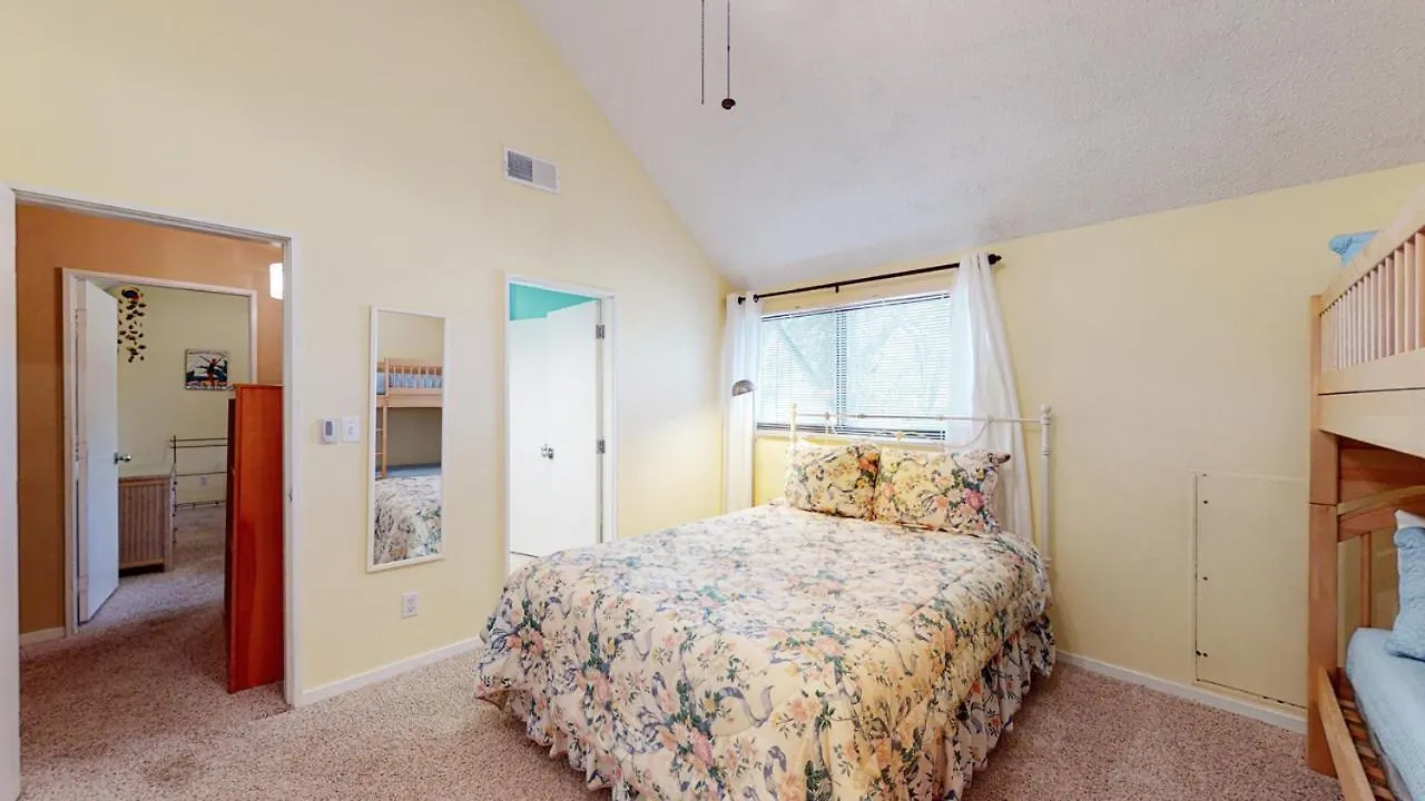 704 Queens Grant