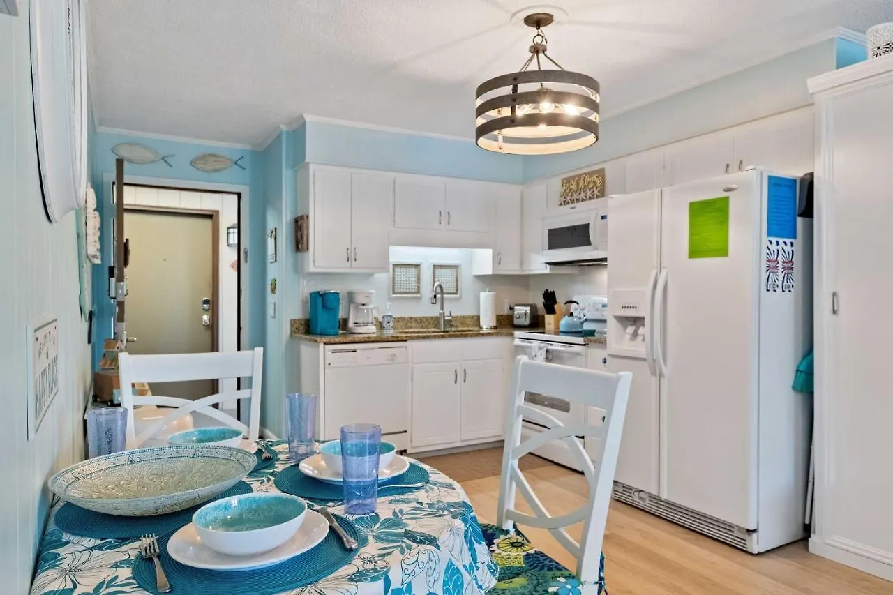 Apartment With Prime Location Walk To And Coligny! Hilton Head Island