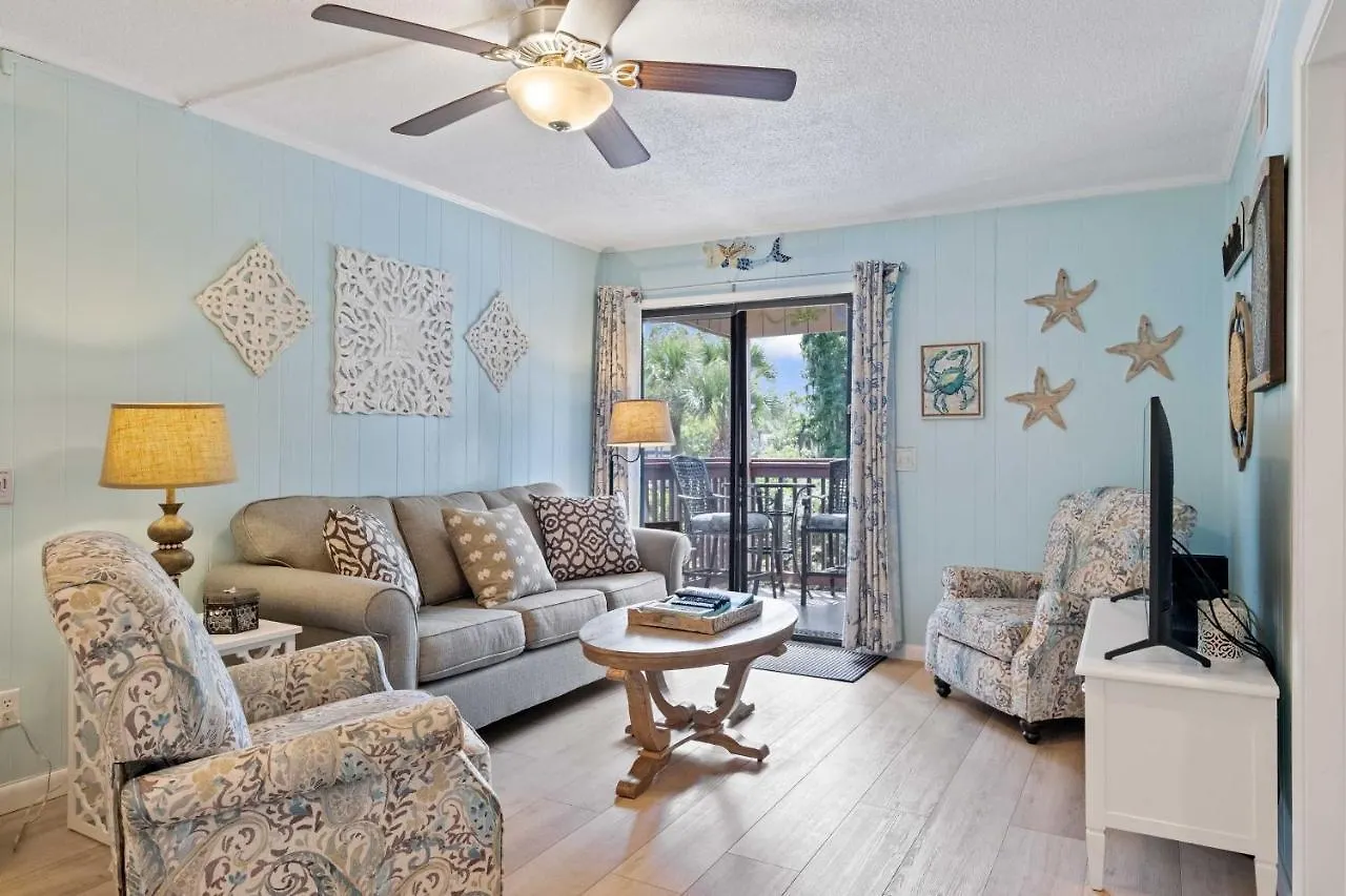 With Prime Location Walk To And Coligny! Apartment