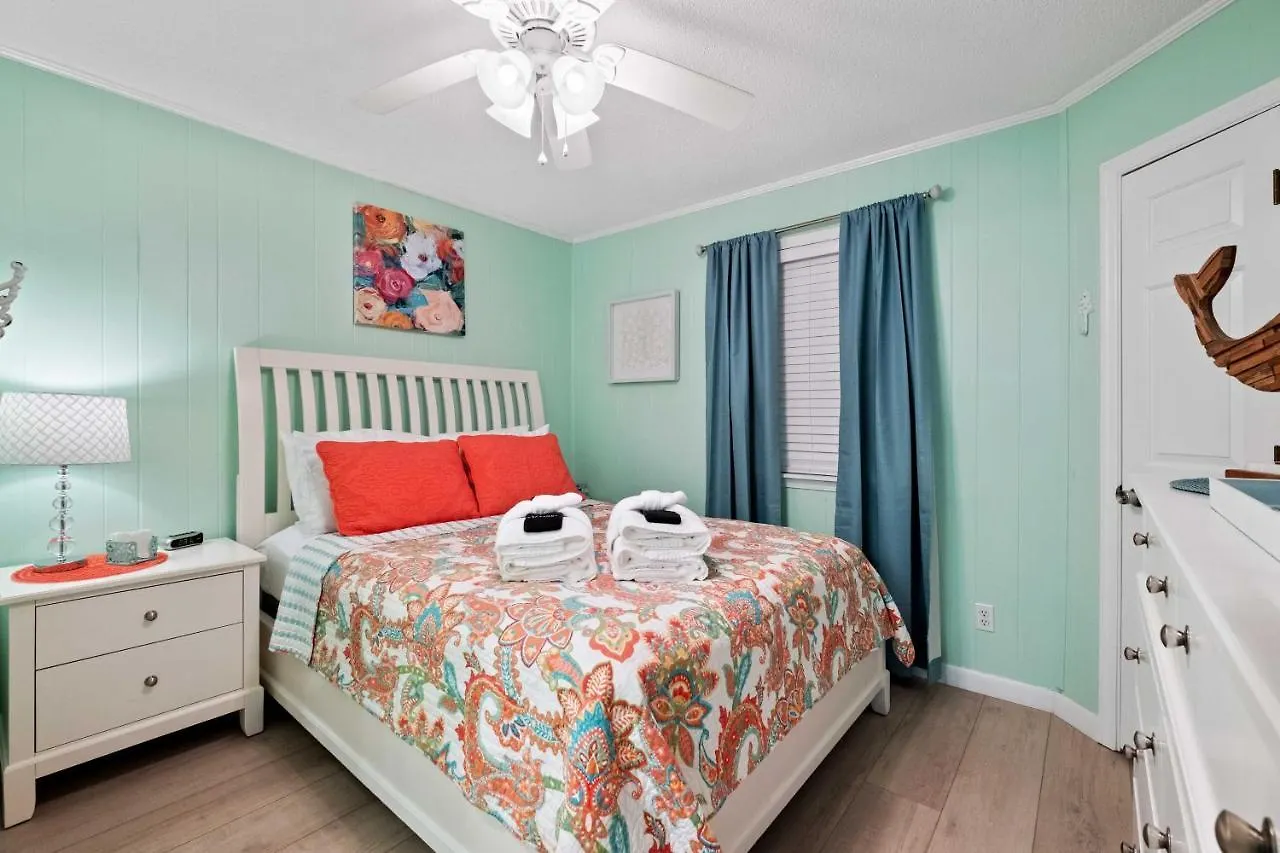 With Prime Location Walk To And Coligny! Apartment *