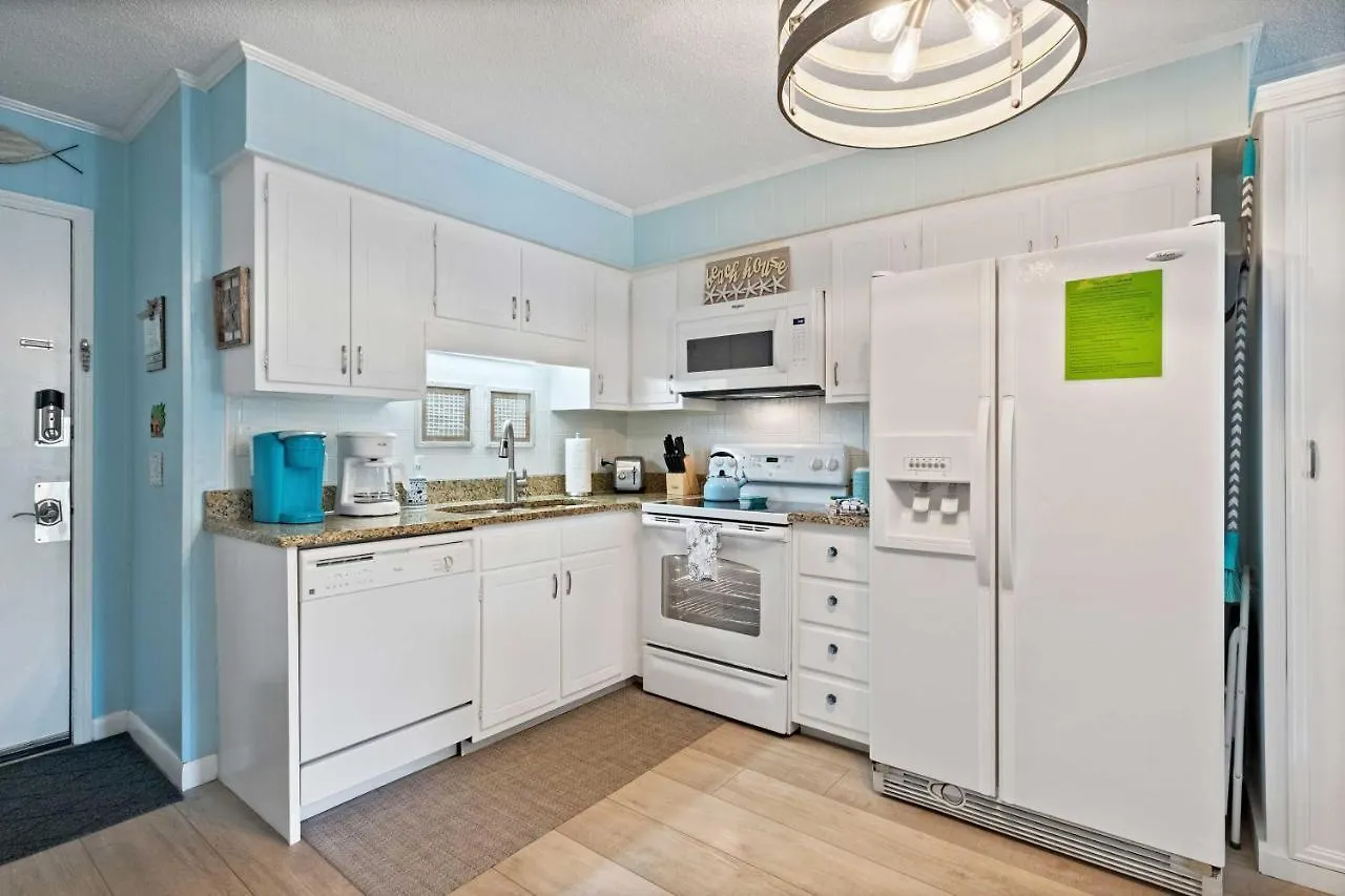 Apartment With Prime Location Walk To And Coligny! Hilton Head Island