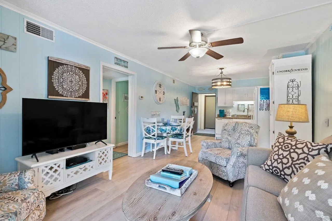 With Prime Location Walk To And Coligny! Apartment